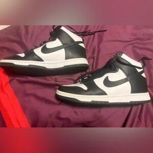 Men's Black and White Nike High-Top Sneakers